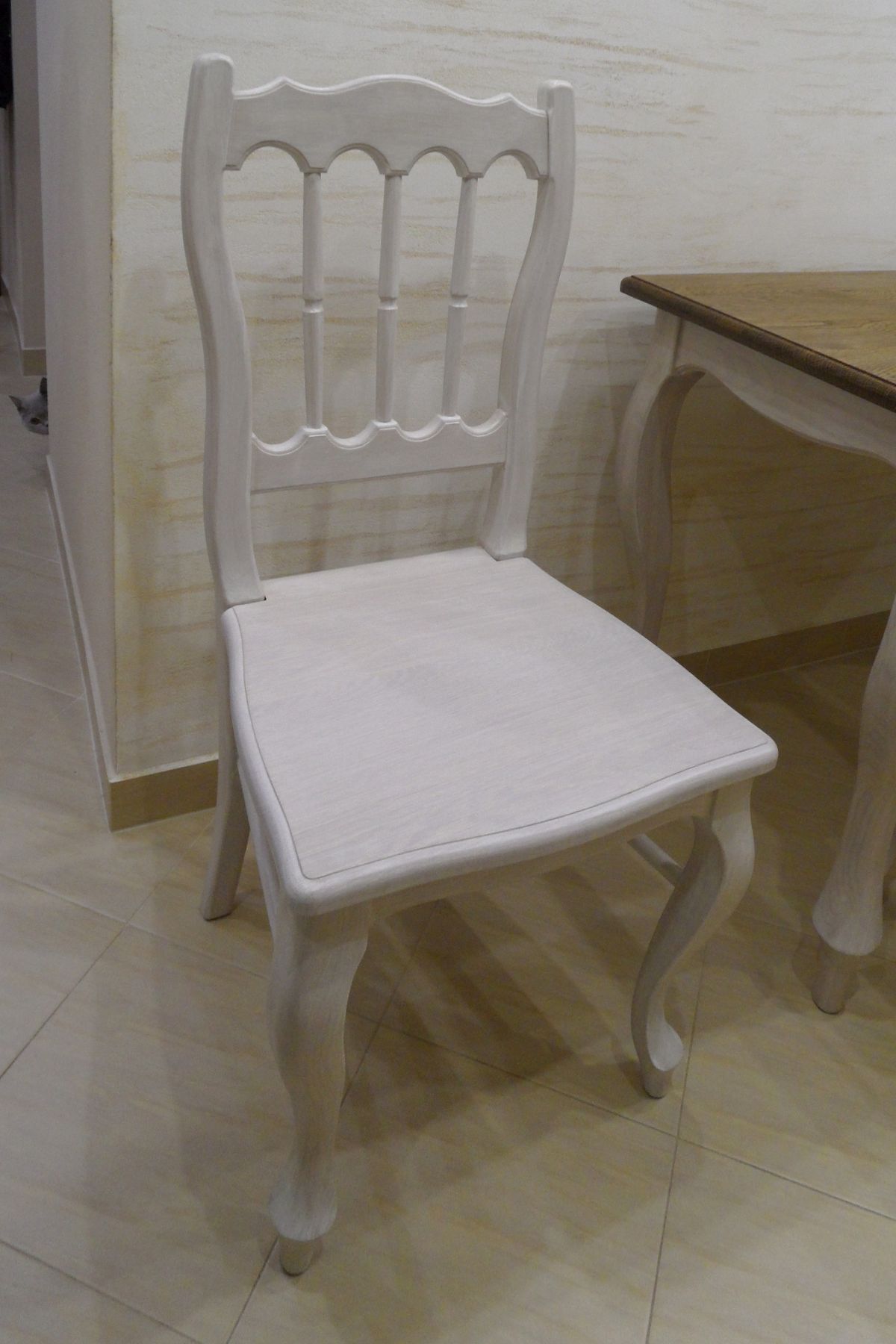 Stolik kuchenny z drewna z krzesłami 5